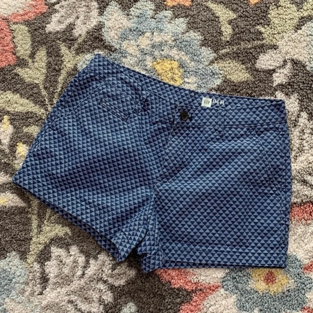 #168 Women’s Gap Geometric Diamond Navy Blue White Low Rise Summer Shorts Size 4